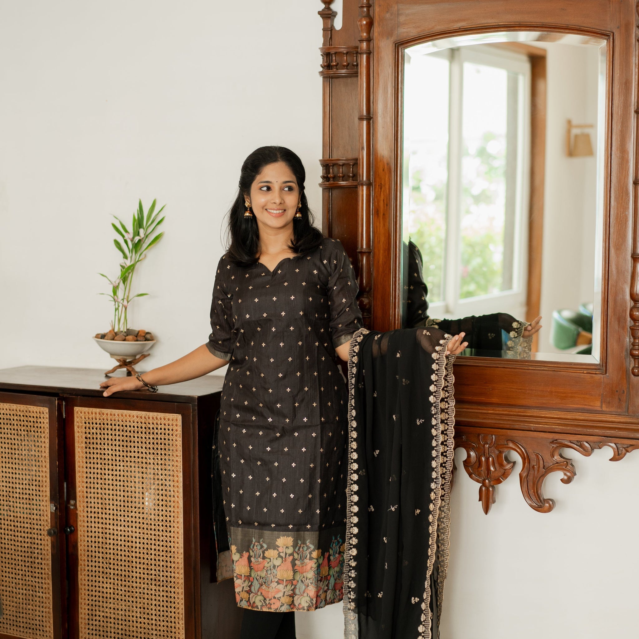 IM-Sneha Black