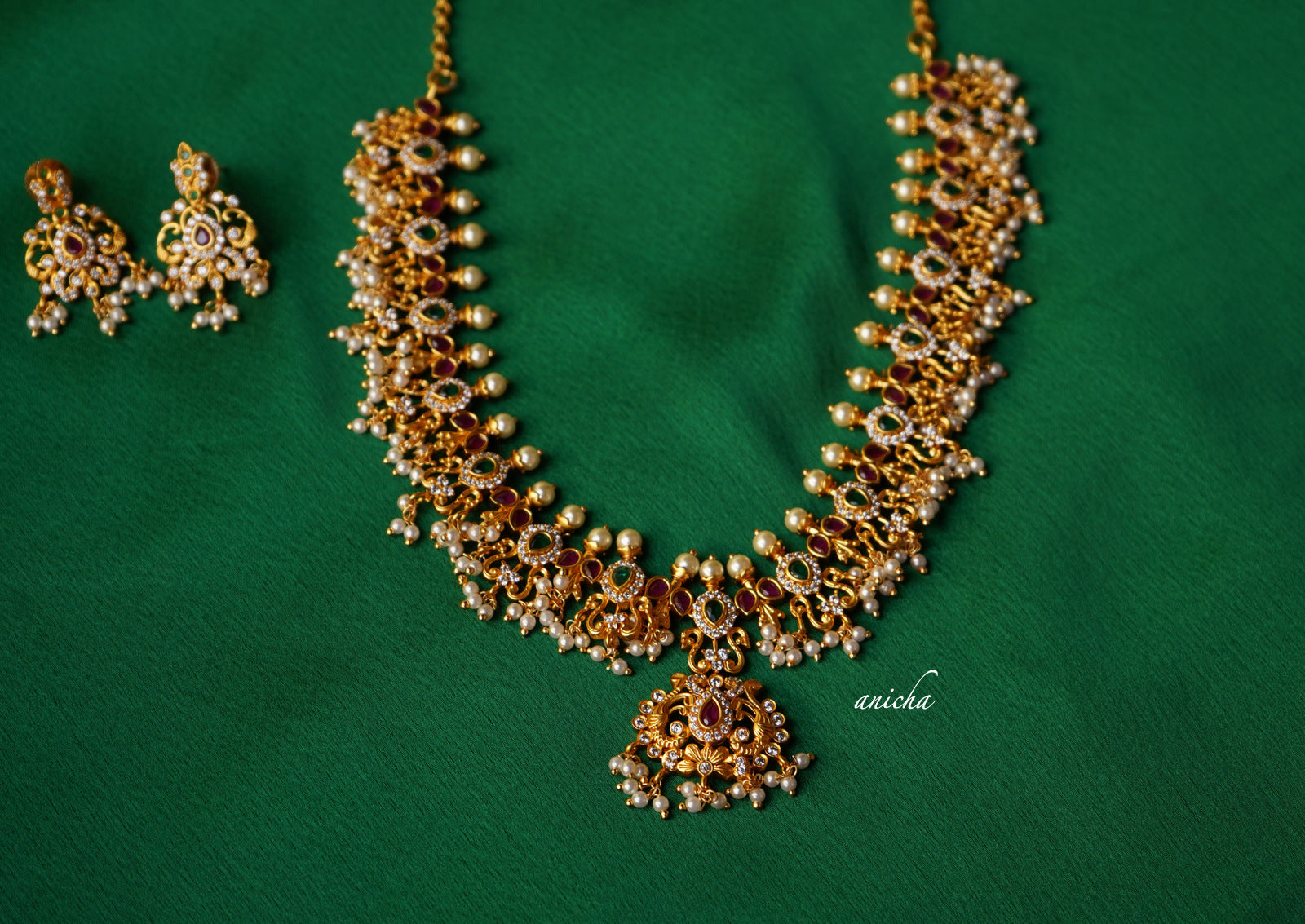 Matte gold petal necklace set