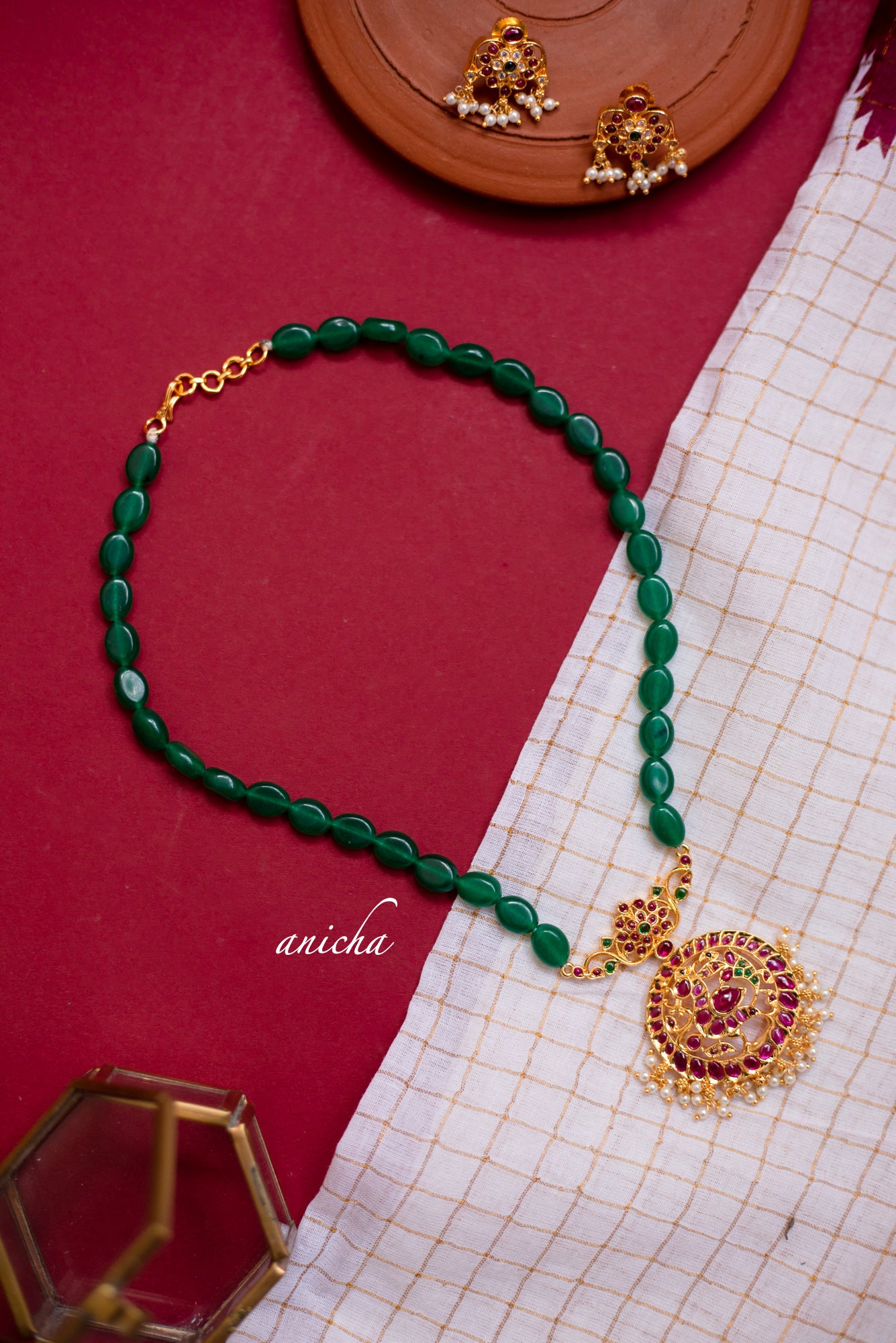 Jade bead pendant set